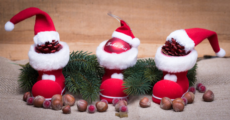 Drei abstrakte weihnachtsmänner