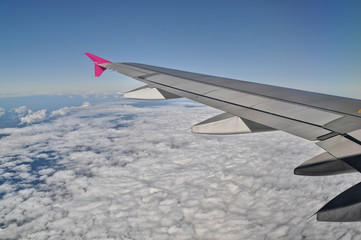 Obraz premium wing of airplane seen from a window