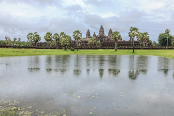 Fototapeta na wymiar Angkor Wat in the rain