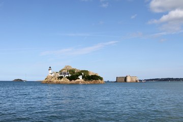 Fototapeta na wymiar L'île Louët et le château du taureau en baie de Morlaix,bretagne,finistère