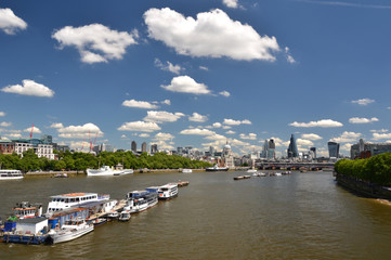 Naklejka premium London across Thames river