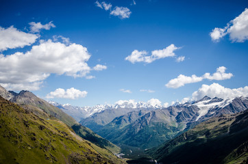 Fototapeta premium Blue sky and a view of the valley