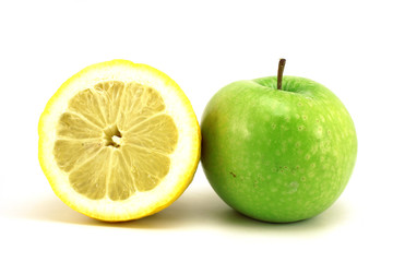 Naklejka na ściany i meble A slice of lemon and apple