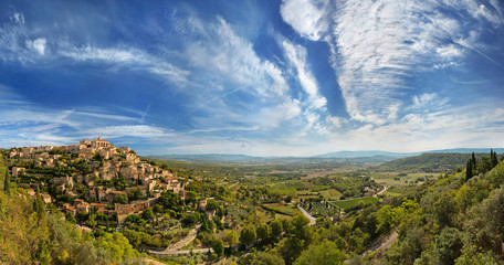 Wide angle panoramic view of Gordes