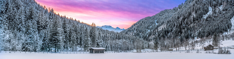 Winterliche Alpenlandschaft in Österreich