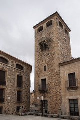 Fototapeta na wymiar Hermosa ciudad monumental de Cáceres situada en la región de Extremadura, España
