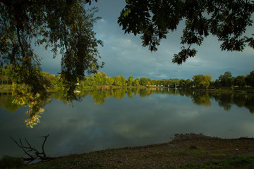 Plan d'eau en Automne