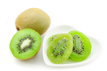 Fototapeta na wymiar Dried kiwi in white dish and fresh kiwi.