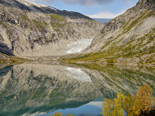 Fototapeta na wymiar Glacier and glacial lake in the autumn landscape of Norway