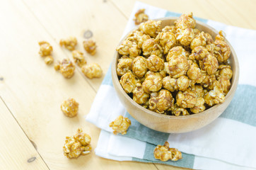 Caramel popcorn in wood bowl