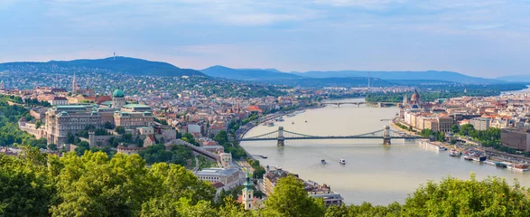 Zelfklevend Fotobehang Het panorama van de stadshorizon van Boedapest - Boedapest - Hongarije © Noppasinw