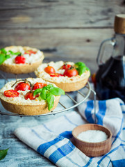 sand tarts with goat cheese and cherry tomatoes, vegetarian food