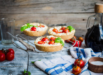 sand tarts with goat cheese and cherry tomatoes, vegetarian food