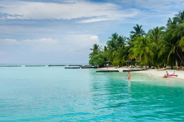 Palmen und Traumstrand in Malediven