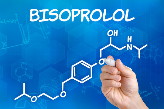 Hand mit Stift zeichnet chemische Strukturformel von Bisoprolol
