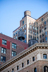 Fototapeta na wymiar Water tanks on top of buildings in New York City