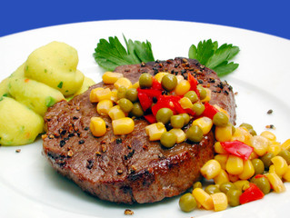 Rinderfiletsteak mit Mexikomais und Kartoffelbrei