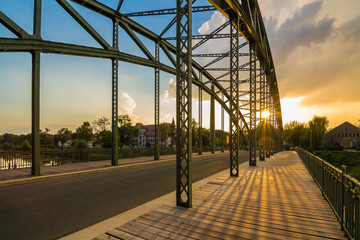 Genzmer Brücke im letzten Licht, Halle/Saale