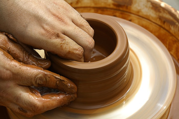 potter clay pot