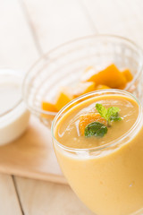 mango smoothie