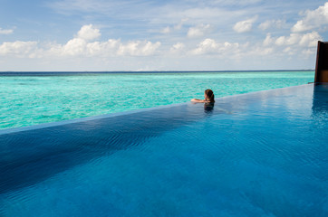 Pool in Velassaru Insel Malediven