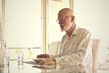 Fototapeta premium Elderly man eating pasta