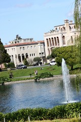 Pond and park in front of the Palace of Fine Arts in San Francisco 