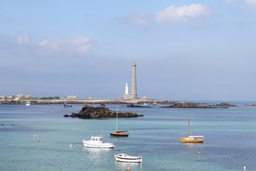 Le phare de l'île vierge et la côte rocheuse à Lilia, Plouguerneau,bretagne