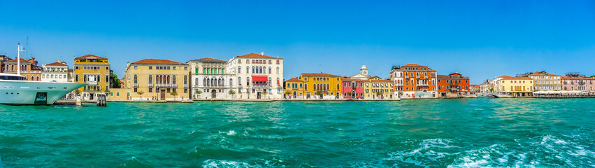 Fototapeta na wymiar Colorful houses on famous Canal Grande in Venice, Italy