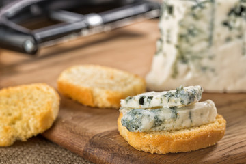 Blue gorgonzola cheese slices on crusty bruschetta