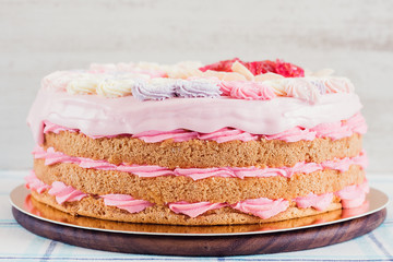 Obraz na płótnie Canvas Naked pink layer cake with rosette flowers