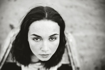 Naklejka premium Portrait of young girl outdoor looking up