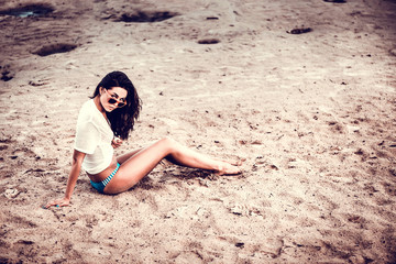 Fototapeta na wymiar Long hair girl relaxing on the beach