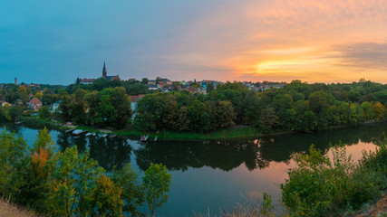Fototapeta na wymiar Herbstlicher Sonnenuntergang am Saaletal, Halle/Saale