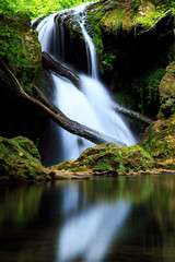 Naklejki  Wodospad La Vaioaga w parku narodowym Cheile Nerei