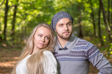 Fototapeta premium Young couple in autumn park