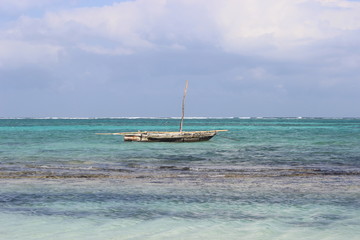 Obraz premium Holzboot am Diani Beach