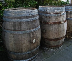 alte Holzf&auml;sser