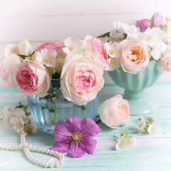 Obraz na płótnie Canvas Fresh roses, jasmine and clematis flowers