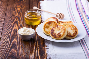 Cottage cheese pancakes, syrniki