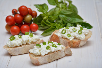 sandwiches with cottage cheese chives