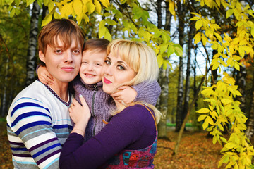 Fototapeta premium Happy family in autumn Park
