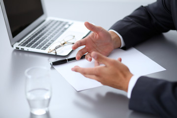 Obraz premium Close-up of male hands with pen over document, business concept