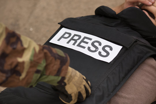 rangers with weapon captured journalist hostage