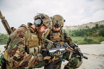 commander of the soldiers paves the route on an electronic table