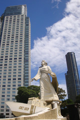 Stadtteil Puerto Madero in Buenos Aires mit Denkmal