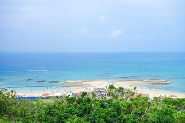 Fototapeta na wymiar 沖縄県　南城市　高台から見るあざまサンサンビーチ