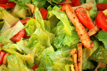 Salat mit Putenstreifen