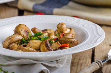 Fresh mushroom salad with chilli and herbs