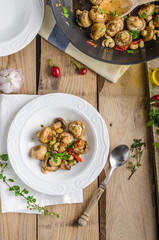 Fresh mushroom salad with chilli and herbs